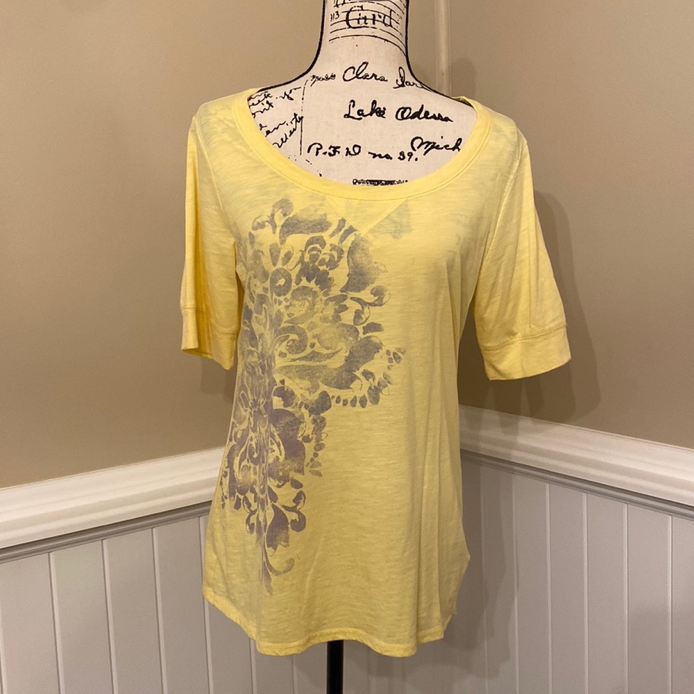 yellow T-shirt by the brand Sonoma